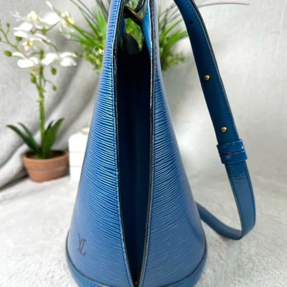 SALE! 💙Vintage 1993 LV Cluny Blue Epi Leather Bucket Bag - Picture 5 of 15